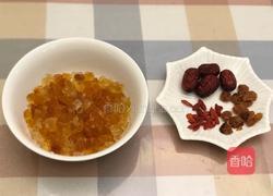 养颜牛奶桃胶炖蛋的做法图解1