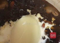 养颜牛奶桃胶炖蛋的做法图解5