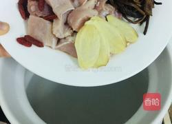广东味~茶树菇鸡腿汤的做法图解2