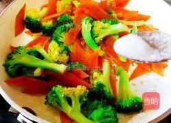 西兰花炒蛋的做法图解9