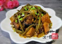 排骨炖豆角土豆的做法图解1