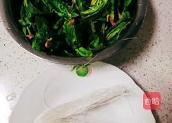 酱香菠菜拌粉丝的做法图解1