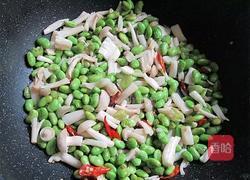 海鲜菇炒毛豆的做法图解6