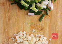 芹菜萝卜香菇的做法图解1