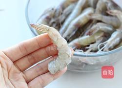 蒜蓉黑胡椒凤尾虾的做法图解1
