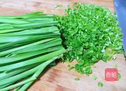 猪肉蒜苗水饺的做法图解3