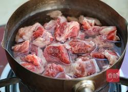 牛肉胡萝卜炖土豆的做法图解1