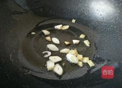 黑木耳炒山药的做法图解3