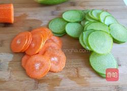 新文美食 花开富贵 清蒸青红萝卜的做法图解5