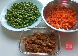 新文美食 肉末炒碗豆的做法图解1