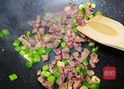 黑椒牛排蛋炒饭的做法图解3