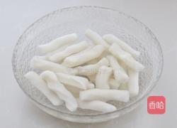 排骨烧年糕的做法图解1