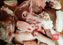 羊蝎子炖萝卜的做法图解3