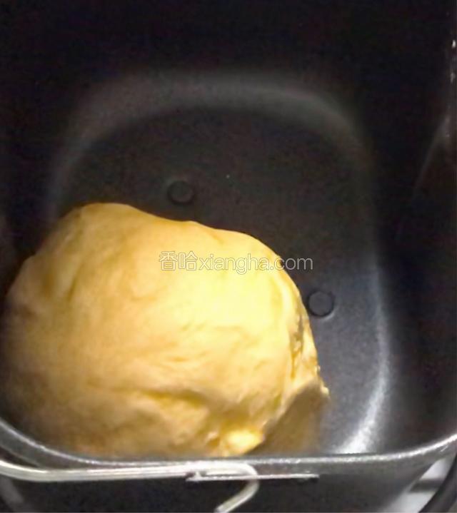 总共耗时约30分钟左右，揉成光滑又柔软的面团。