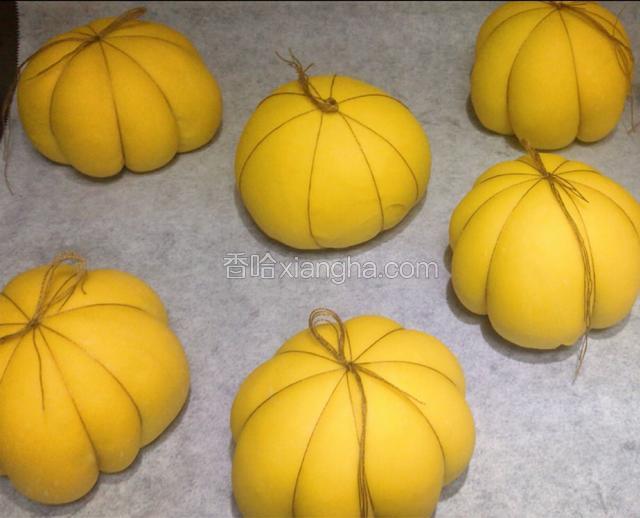 面团发酵差不多1.5倍多（本菜谱耗时40分钟）。