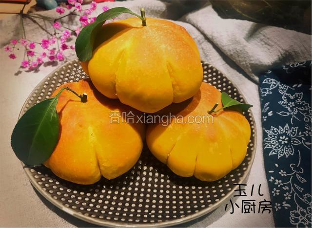 剪了点砂糖桔的梗装饰了一下，是不是很漂亮呢！