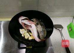 海杂拌鱼炖豆腐粉条的做法图解2