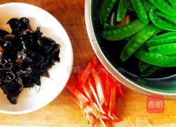 荷兰豆炒木耳的做法图解3