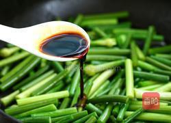 蒜苔炒肉的做法图解7