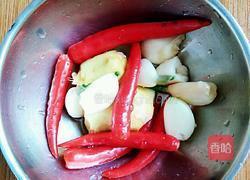 湘潭水煮鲫鱼的做法图解2