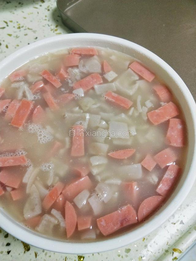 倒入容器冷藏至凝固