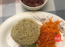 家常瘦肉炒面的做法图解1