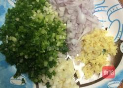 萝卜香葱肉馅水饺的做法图解2