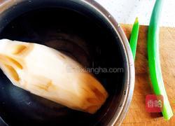 糖醋藕丁的做法图解1