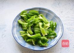 辣椒炒鸡蛋的做法图解1