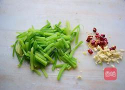凉拌芹菜花生米的做法图解3