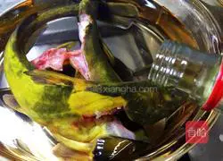 Illustration of how to make oxtail fish, cabbage and tofu soup 6