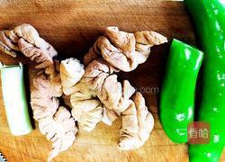 尖椒炒肥肠的做法图解1