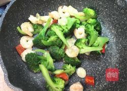 粤式—西兰花炒虾仁的做法图解11