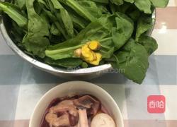 粤式－茼蒿鸡杂汤的做法图解1
