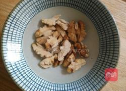  核桃仁拌芹菜的做法图解3