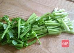  核桃仁拌芹菜的做法图解4