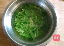  核桃仁拌芹菜的做法图解6
