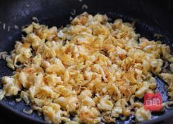 韭菜虾皮鸡蛋馅饼的做法图解1