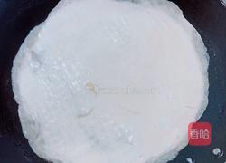 手抓饼卷饼（营养丰富的快手早餐?）的做法图解3