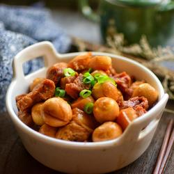 红烧肉炖鹌鹑蛋的做法[图]
