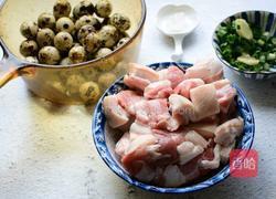 红烧肉炖鹌鹑蛋的做法图解1