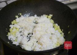 虾仁五彩炒饭的做法图解7