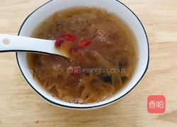 银耳莲子汤的做法图解3