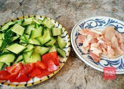 黄瓜炒肉的做法图解1