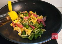 ＃东北＃尖椒炒鸡蛋火腿肠的做法图解7