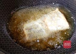 糖醋带鱼的做法图解3