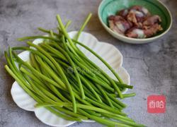 蒜苔炒鸡胗的做法图解1