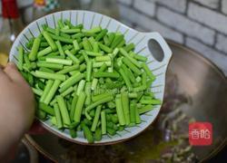 蒜苔炒鸡胗的做法图解6
