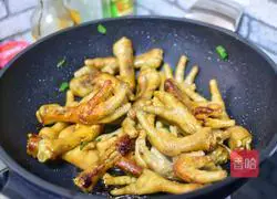 Illustration of Braised Chicken Feet 8