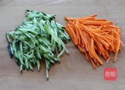 黄瓜凉拌干豆腐丝的做法图解3